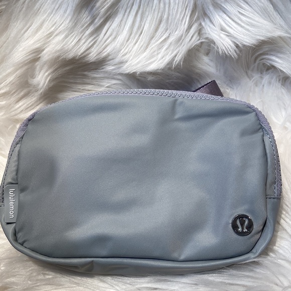 Lululemon Everywhere Belt Bag - Picture 10 of 12